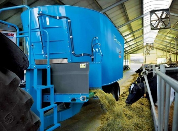 Кормораздатчики Euromilk от компании «Белэксальто»: оптимальный выбор по функционалу, цене и набору опций для вашей фермы